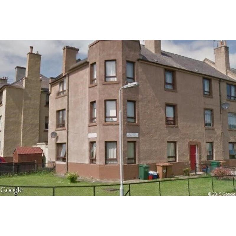 I have a 2 double bedroom 2nd floor flat I would like a large 1 bed boxroom/ 2 bed ground floor flat
