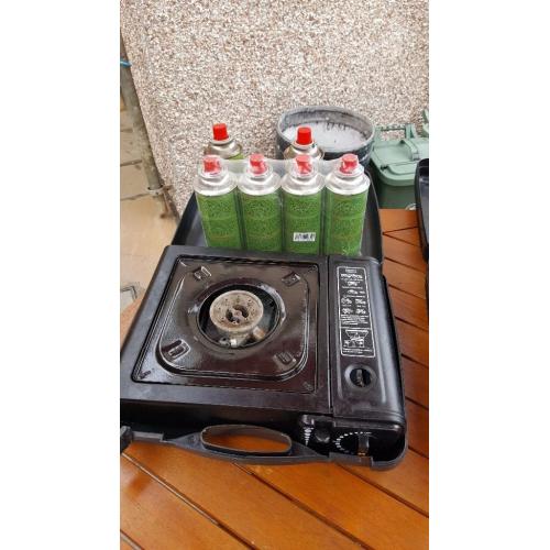 2x camling stoves and 12x gas bottles