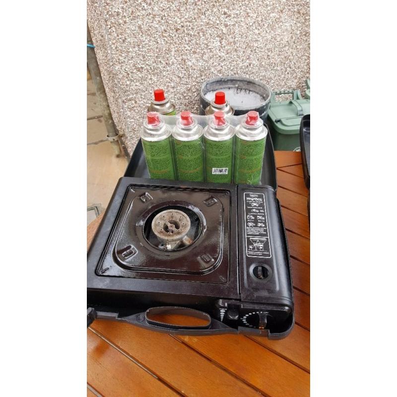 2x camling stoves and 12x gas bottles