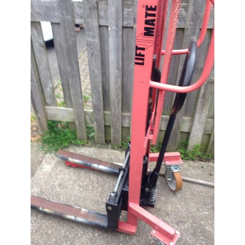 High lift pallet truck