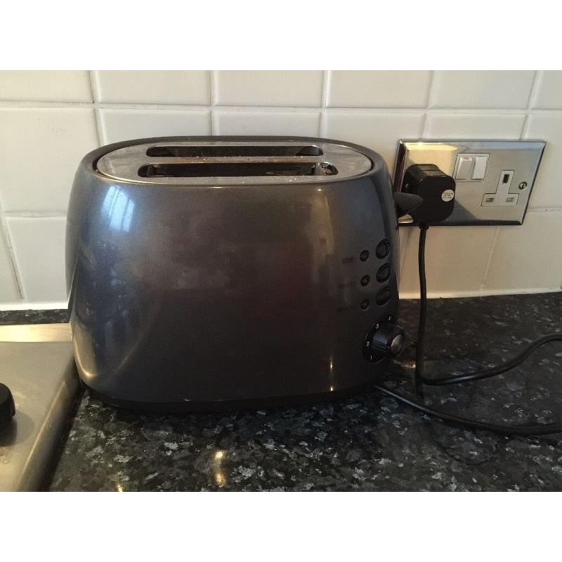 Toaster **MUST GO BEFORE TUESDAY**