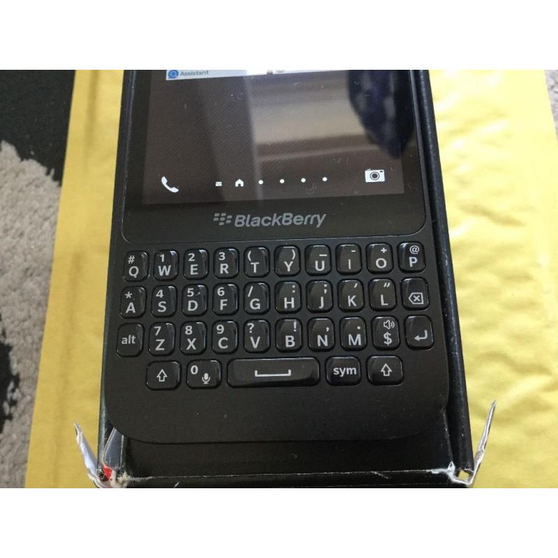 Blackberry Q5 Black. ( O2, Giffgaff And Tesco)