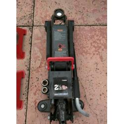 2.25ton trolly jack & 4x 3 ton axle stands