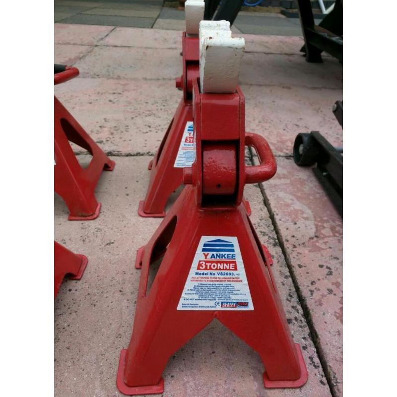 2.25ton trolly jack & 4x 3 ton axle stands