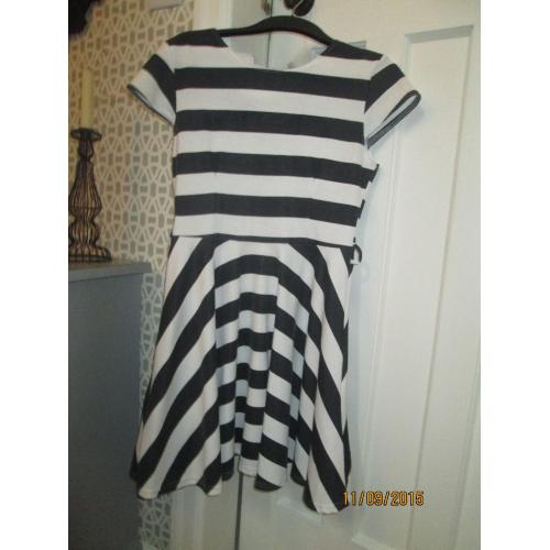 LADIES ON-TREND DRESSES - SIZE 10 AND SIZE 12 - VGC
