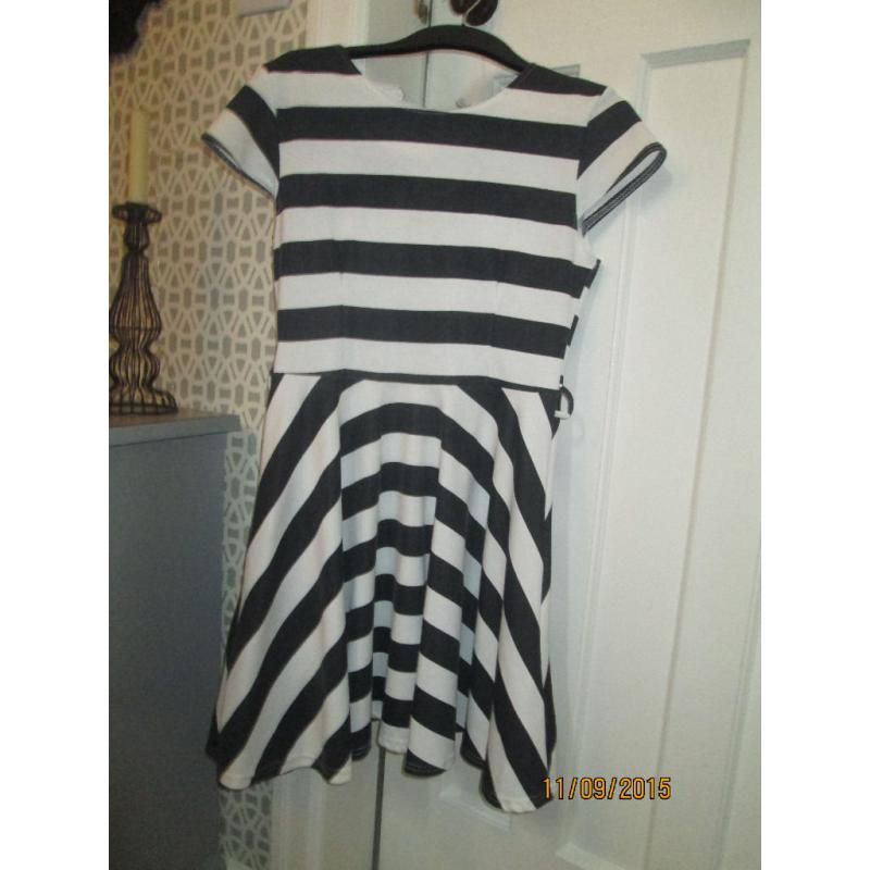 LADIES ON-TREND DRESSES - SIZE 10 AND SIZE 12 - VGC