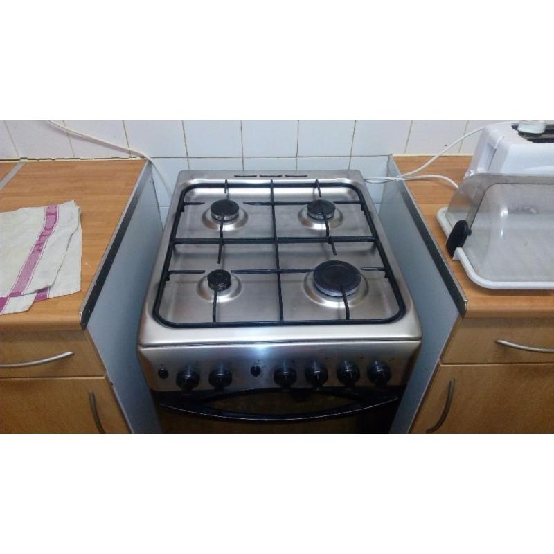 Indesit gas cooker with oven 2yr old