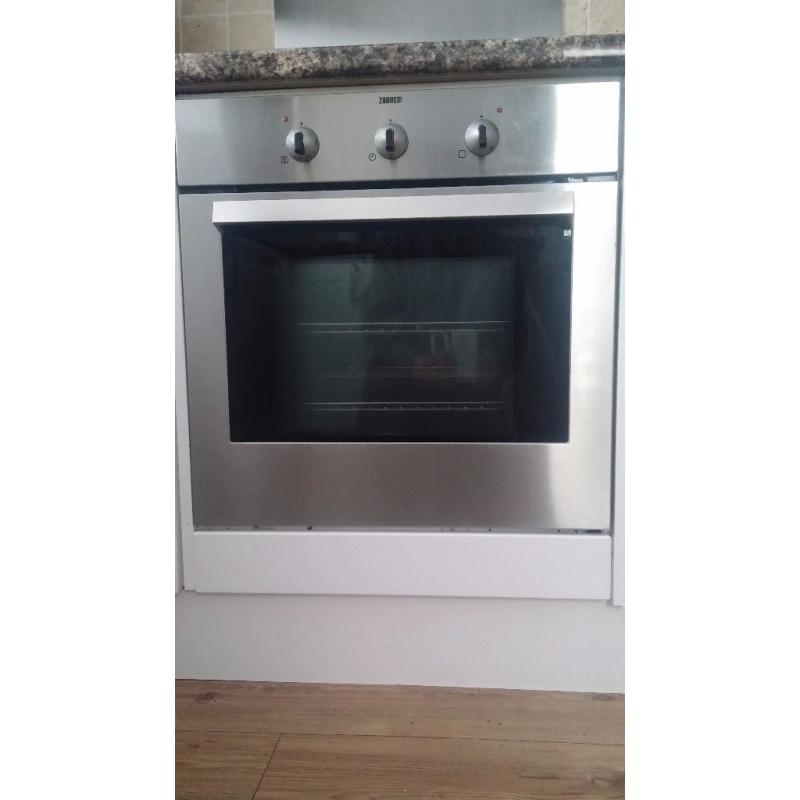 Zannussi integrated electric oven & halogen hob