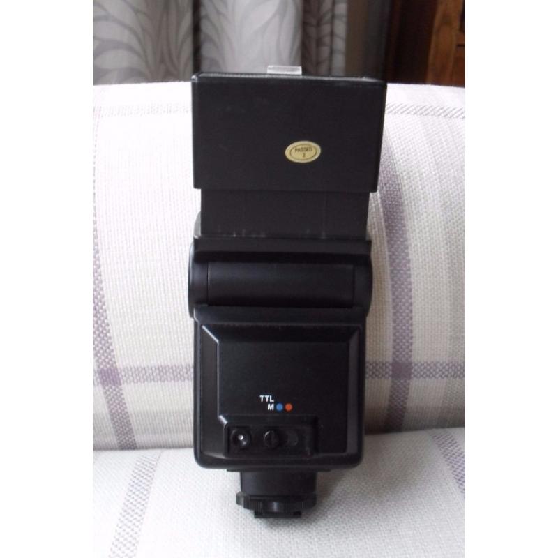 Cobra D40-0 Shoe Mount Dedicated camera flash for Nikon SLR cameras