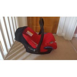 Maxi Cosi Cabrio Fix Car Seat Red Excellent Condition