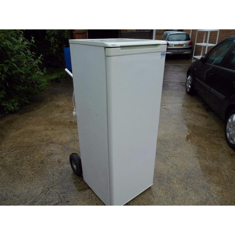 CLEAN FRIDGE NEW HOME SALE