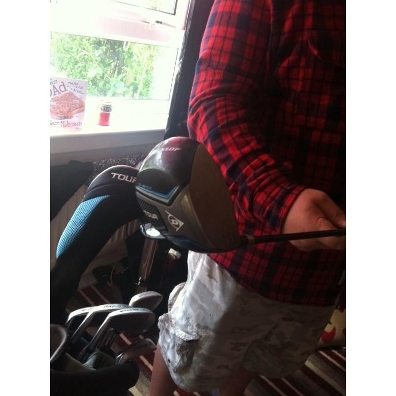 Golf bag with stand