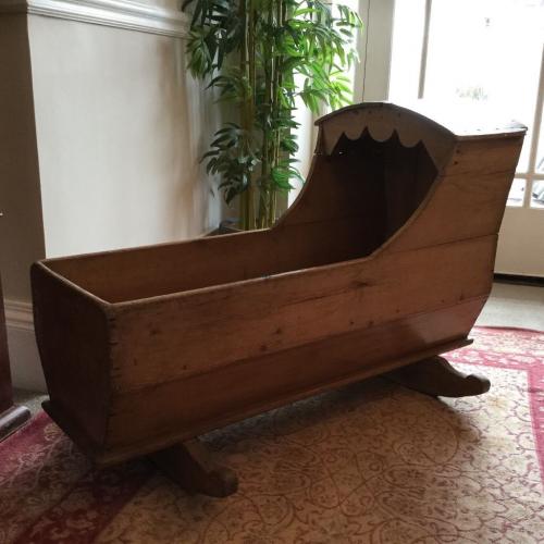 Victorian baby's wooden cradle in excellen condition
