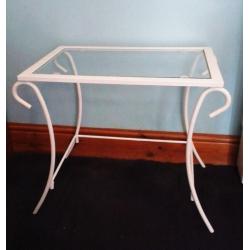 WHITE METAL & GLASS NEST OF 3 TABLES