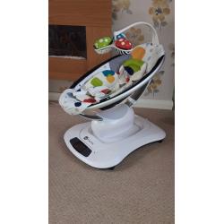 4moms Mamaroo with newborn insert
