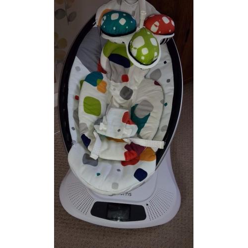 4moms Mamaroo with newborn insert