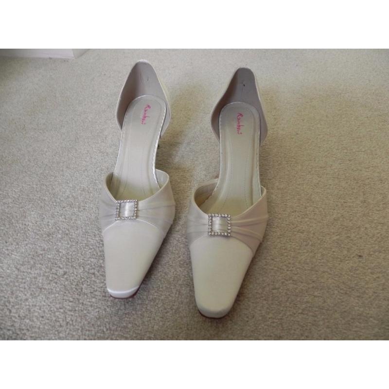 Rainbow Club Ivory shoes size 7