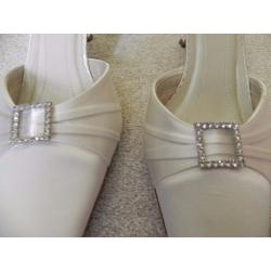 Rainbow Club Ivory shoes size 7