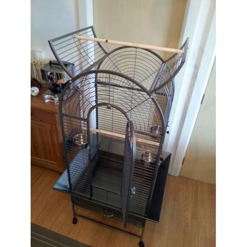 Parrot bird cage as new, large strong build, escape proof.