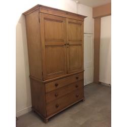 Pine dresser