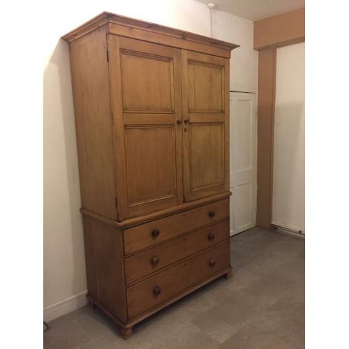 Pine dresser