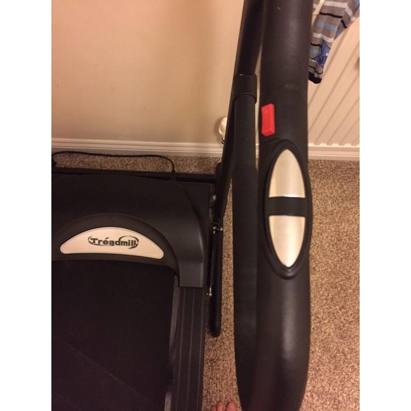 Motorised treadmill. Foldable. 240V
