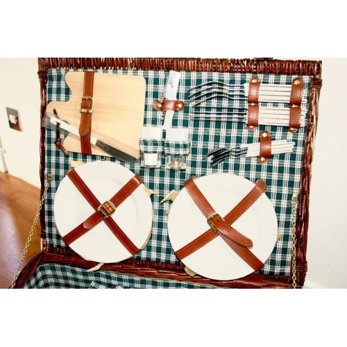 Pretty Hamper Excellent condition. Never been used.
