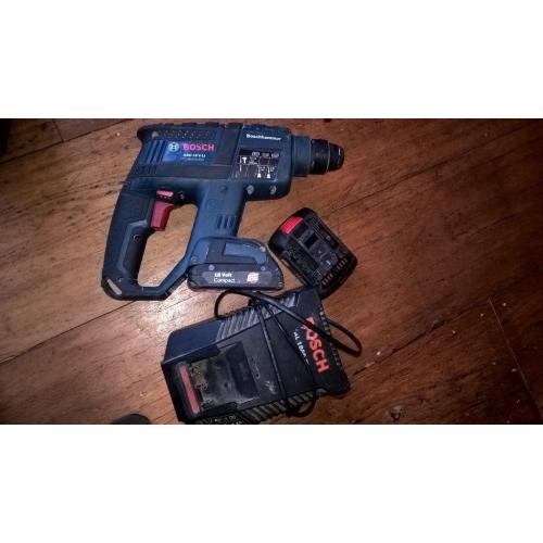 2X BOSCH 18 VOLT LITHIUM SDS DRILL 2 X BATTERIES AND CHARGER