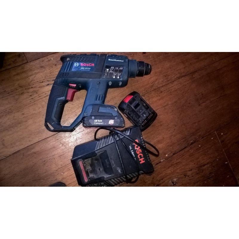 2X BOSCH 18 VOLT LITHIUM SDS DRILL 2 X BATTERIES AND CHARGER