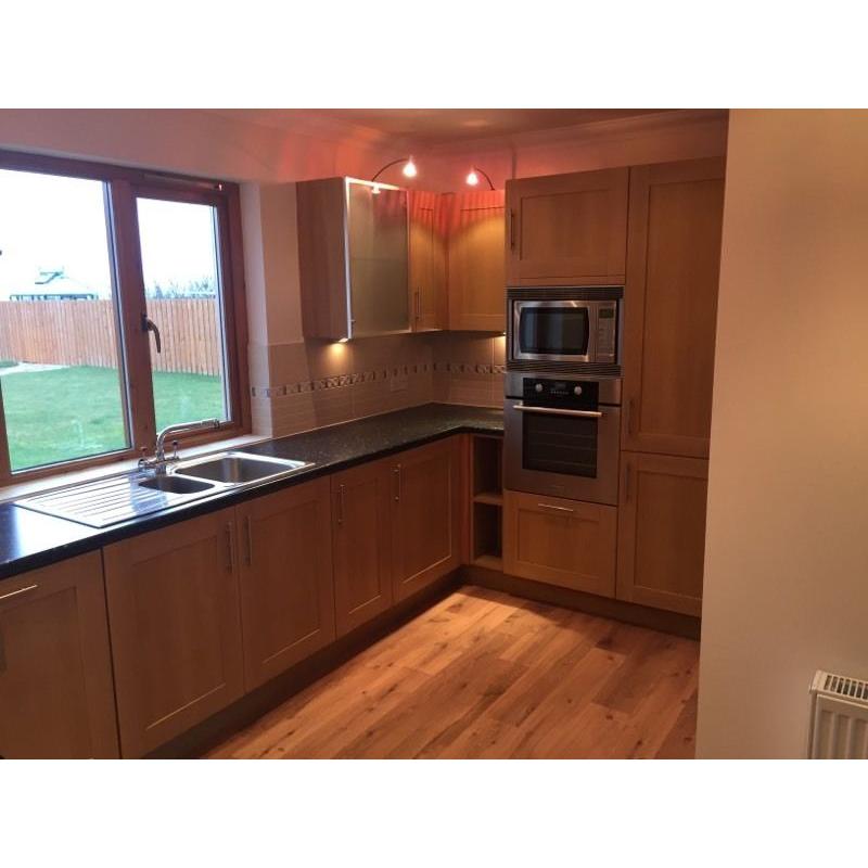 Contemporary shaker style fitted kitchen