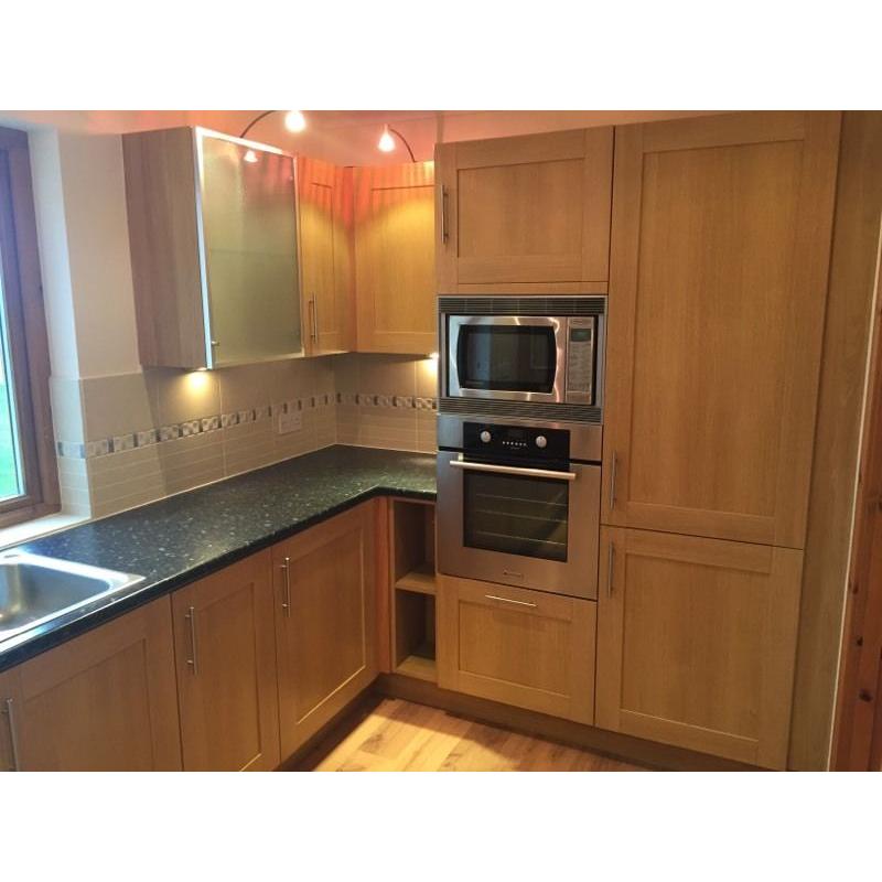 Contemporary shaker style fitted kitchen