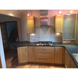 Contemporary shaker style fitted kitchen