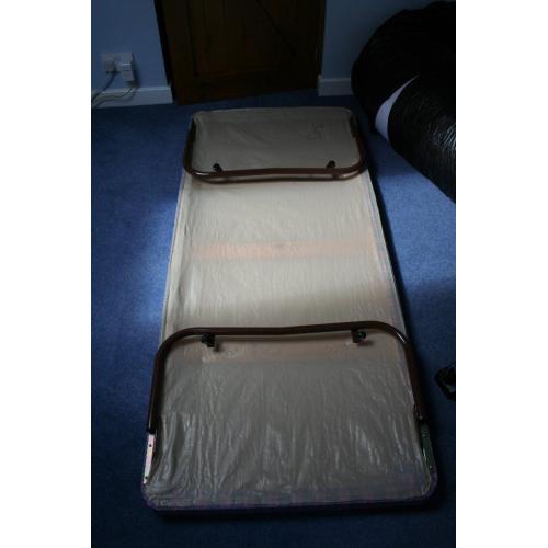 "Put me up" single bed.