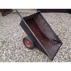 Lawnmower trailer with tipping action