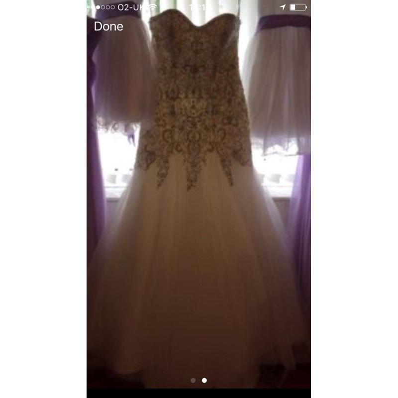 Wedding dress
