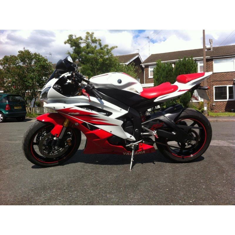Yamaha YZF R6 2CO 600 2006 Red and White Supersport
