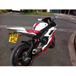 Yamaha YZF R6 2CO 600 2006 Red and White Supersport
