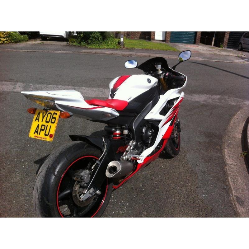 Yamaha YZF R6 2CO 600 2006 Red and White Supersport