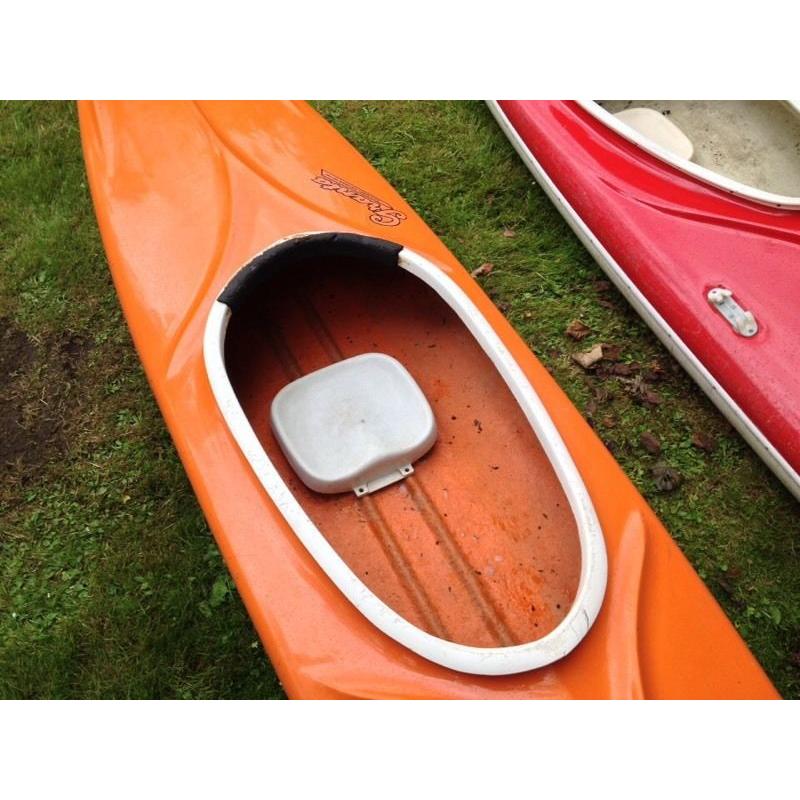 SINGLE KAYAK WITH PADDLES!