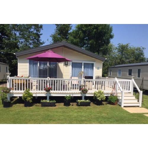 2year old luxury lodge with decking near clacton & Colchester 2 bedrooms