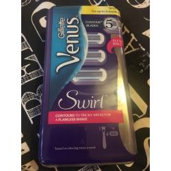 Gillette Venus swirl razor plus 4 blades
