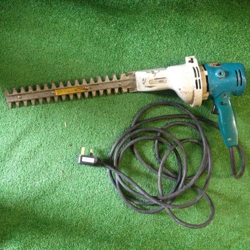 Hedge trimmer, Black and Decker, fairly old