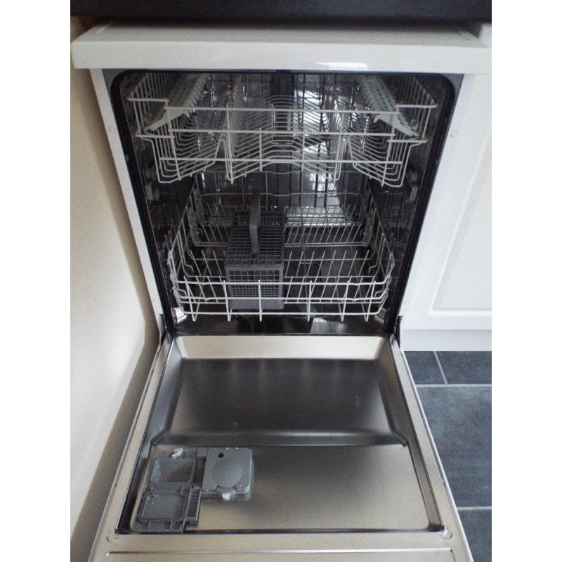 Beko AAA Class DE6340 Model in as new condition. White in colour.