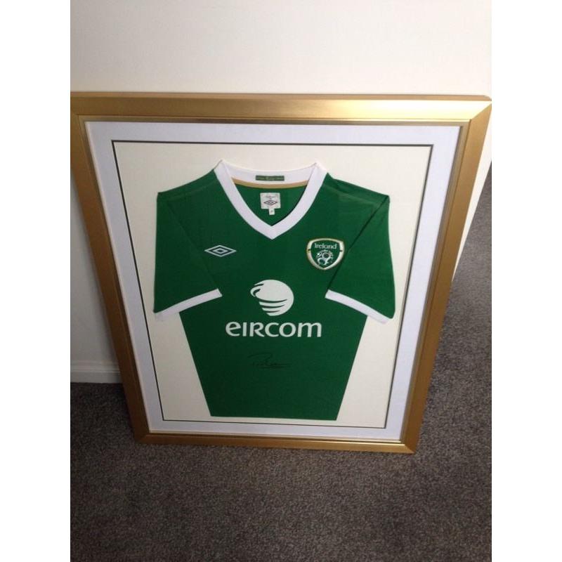 Signed and framed Robbie Keane Ireland shirt