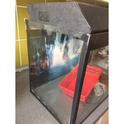 Aquarium with heater
