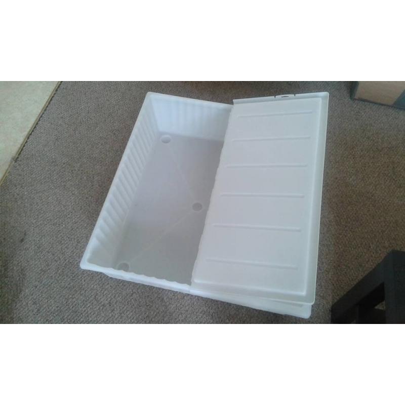 Plastic storage box