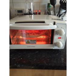 Little electrical oven