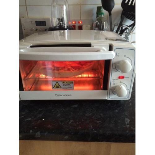 Little electrical oven