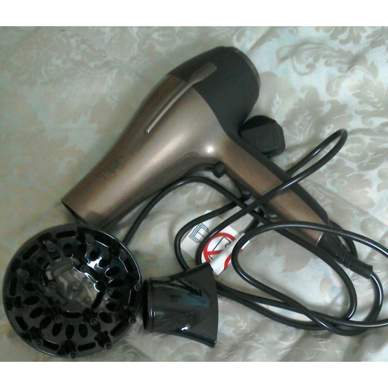 Britney Spears hairdryer