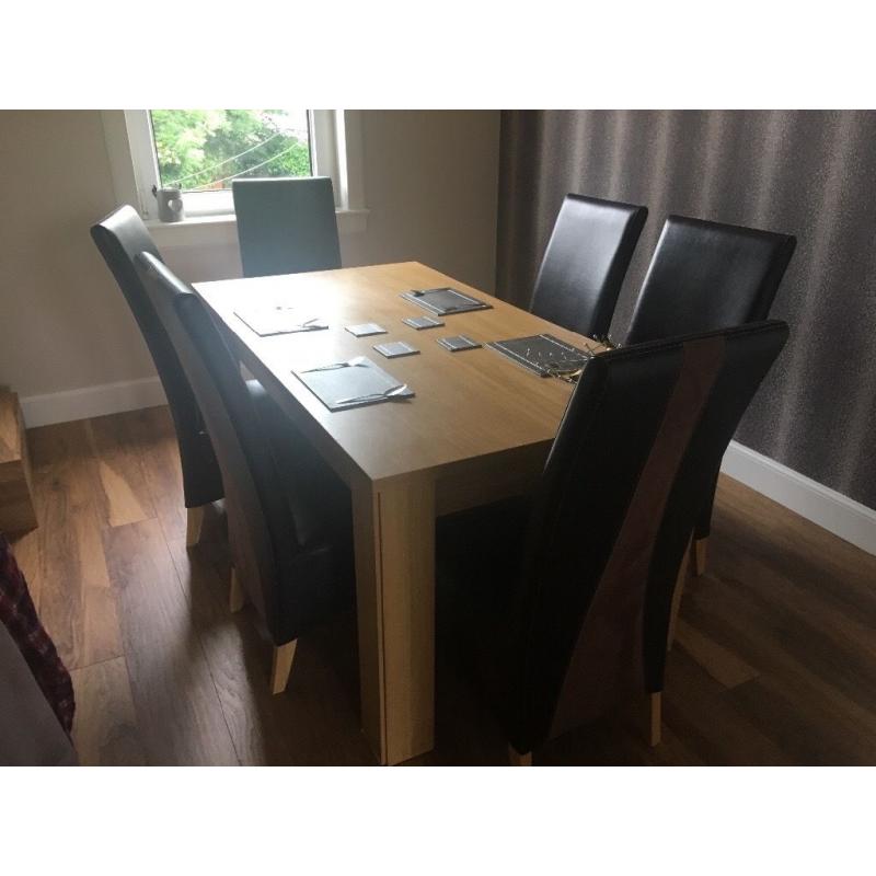 Table and chairs available separately Aswell.